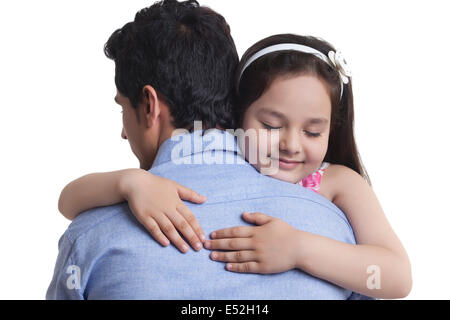 Mädchen den Vater auf weißem Hintergrund Stockfoto