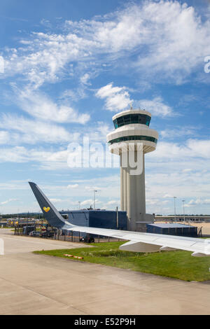 Kommen, um am Flughafen Gatwick, UK zu landen. Stockfoto