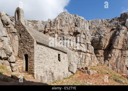 St. Govan Kapelle in der Nähe von Bosherston, Pembrokeshire Coast National Park, Wales, UK Stockfoto