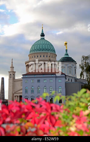 Dom zu St. Nicolai und Rathaus - "Alter Markt" Potsdam Brandenburg Deutschland Stockfoto