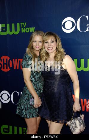 A.j. Cook, Kristen Vangsness im Ankunftsbereich für die TCA Fernsehen Kritiker Vereinigung jährlichen Sommer Soiree, Pacific Design Center, Los Angeles, CA 17. Juli 2014. Foto von: Michael Germana/Everett Collection Stockfoto