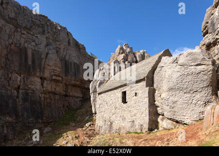 St. Govan Kapelle in der Nähe von Bosherston, Pembrokeshire Coast National Park, Wales, UK Stockfoto