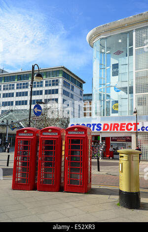 Rot und gold Säule, High Street, Uxbridge, London Borough von Hillington, Greater London, England, Vereinigtes Königreich Stockfoto