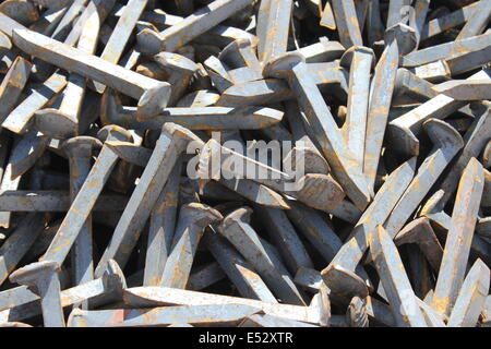 Ein Haufen von Railroad Spikes in der Nähe von Ancho, New-Mexico Stockfoto