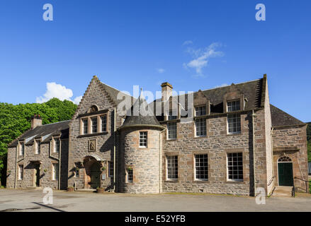 Traditionelle Stein denkmalgeschütztes Dorf Halle 1907 Gebäude in Blair Atholl, Perth und Kinross, Schottland, UK, Großbritannien Stockfoto