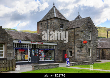 Dorf Postamt in traditionellen Gebäude aus Stein. Blair Atholl, Perth und Kinross, Schottland, UK, Großbritannien Stockfoto