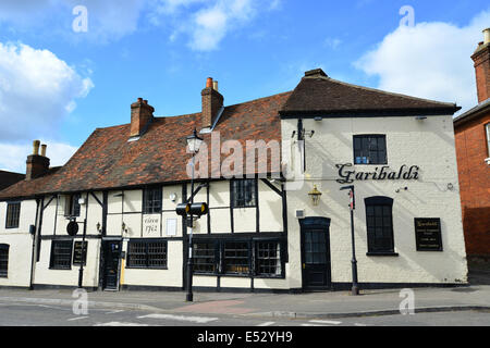 18. Jahrhundert Garibaldi Pub, High Street, Burnham, Buckinghamshire, England, Vereinigtes Königreich Stockfoto