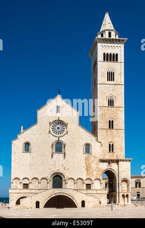 Der 12. Jahrhundert romanische Kathedrale von Trani, Apulien, Süditalien. Stockfoto