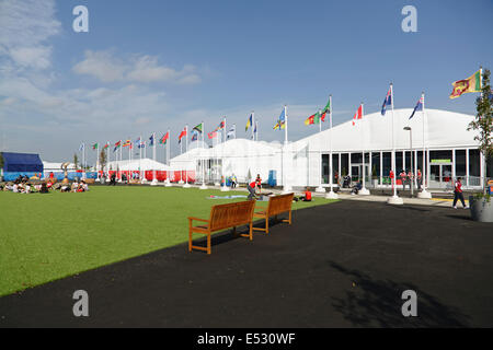 Glasgow, Schottland, Großbritannien, Freitag, 18. Juli, 2014. Blick über den Dorfplatz im Glasgow 2014 Commonwealth Games Athlete’s Village Stockfoto