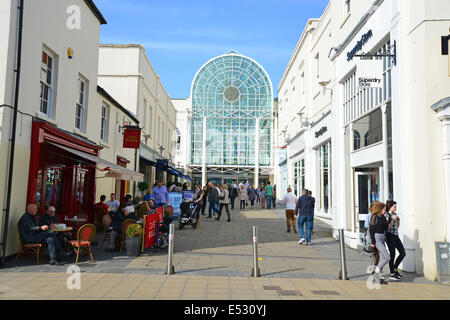 Die Royal Priors, Shopping Center, Vereinigtes Royal Leamington Spa, Warwickshire, England, Königreich Stockfoto