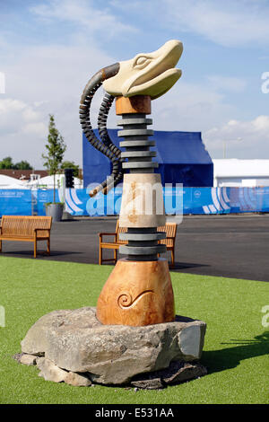 Glasgow, Schottland, Großbritannien, Freitag, 18. Juli, 2014. Eine Skulptur, die 2014 von Glasgow in Auftrag gegeben und vom Künstler Stuart Murdoch im Commonwealth Games Athlete’s Village in Glasgow 2014 geschaffen wurde Stockfoto