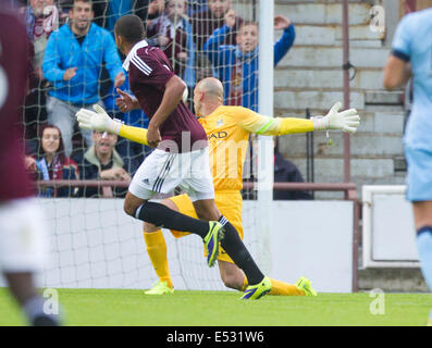 Edinburgh, Schottland. 18. Juli 2014. Vorsaison-freundlich. Herzen im Vergleich zu Manchester City. Osman Sau der Herzen um zu machen, 1: 1 Credit punktet: Action Plus Sport/Alamy Live News Stockfoto