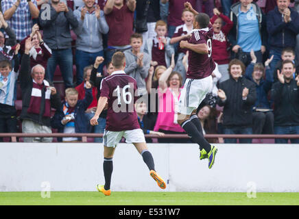 Edinburgh, Schottland. 18. Juli 2014. Vorsaison-freundlich. Herzen im Vergleich zu Manchester City. Osman Sau Herzen feiert, nachdem er Noten um zu machen 1: 1 Credit: Action Plus Sport/Alamy Live News Stockfoto