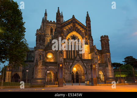 Hereford Kathedrale beleuchtet in der Nacht, UK. Stockfoto