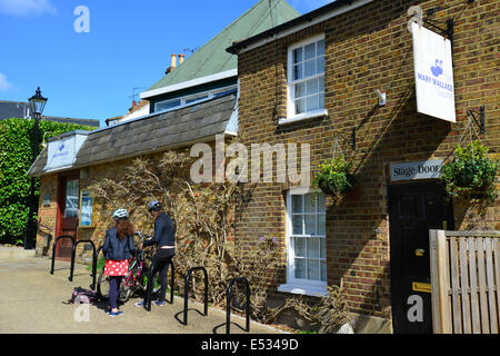 Das Mary Wallace Theater, den Damm, Twickenham, Borough of Richmond upon Thames, Greater London, England, Vereinigtes Königreich Stockfoto