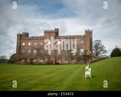 Scone Palace Gebäude und grünen Rasen Stockfoto