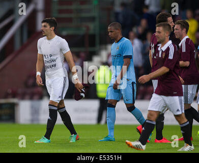 Edinburgh, Schottland. 18. Juli 2014. Vorsaison-freundlich. Herzen im Vergleich zu Manchester City. Herzen Callum Patterson zeigt seine Unterstützung zu Jordan MacKay, die in South Queensferry Credit erstochen wurde: Action Plus Sport/Alamy Live News Stockfoto