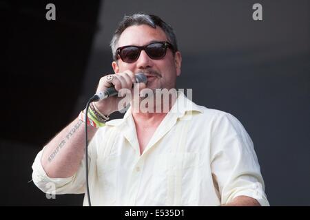 Guildford, Surrey, UK. 18. Juli 2014. Fun Lovin Verbrecher Durchführung am 1. Tag des Guilfest Credit: Andrew Spiers/Alamy Live News Stockfoto