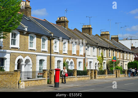 Reihe von Reihenhäusern, Richmond Road, Twickenham, Borough of Richmond upon Thames, Greater London, England, Vereinigtes Königreich Stockfoto