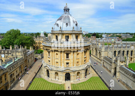 Die Radcliffe Camera von der Kirche von St.Mary Jungfrau, Radcliffe Square, Oxford, Oxfordshire, England, Vereinigtes Königreich Stockfoto