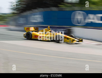 Toronto, Kanada. 18. Juli 2014. Andretti Autosports amerikanischen Fahrer Ryan Hunter-Reay fährt während des Trainings von 2014 Honda Indy Toronto der IndyCar Series Rennen in Toronto, Kanada, 18. Juli 2014. Dieser dreitägige jährliche IndyCar-Series-Rennen startete hier am Freitag. Bildnachweis: Zou Zheng/Xinhua/Alamy Live-Nachrichten Stockfoto