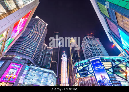 Jiefangbei CBD Einkaufszentrum in Chongqing, China. Stockfoto