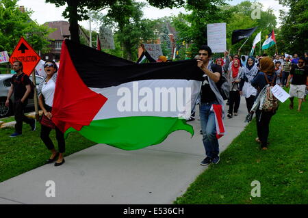 In London, Ontario über 150 Menschen an einer Kundgebung in Solidarität mit Palästinensern in Gaza während Israels offensive gegen Gaza Stockfoto