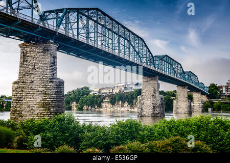 Chattanooga, Tennessee, USA am Coolidge Park und Walnut Street Fußgängerbrücke. Stockfoto