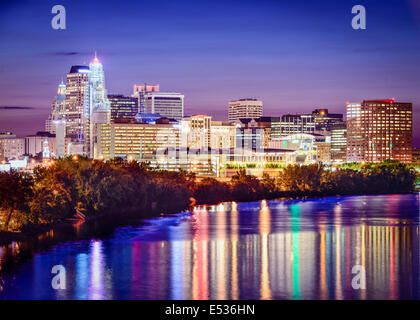 Hartford, Connecticut, USA Skyline in der Dämmerung. Stockfoto