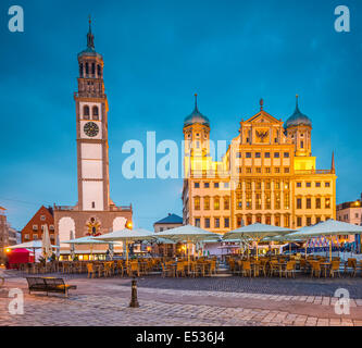 Augsburg, Deutschland Stadtbild am Rathausplatz Plaza. Stockfoto