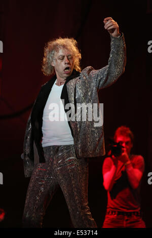 Guildford, Surrey, UK. 18. Juli 2014. Die Boomtown Ratten Schlagzeile auf der Main Stage bei Guilfest Festival 2014 Credit: Swiftcreative/Alamy Live-Nachrichten Stockfoto