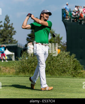 Stateline, Nevada, USA. 18. Juli 2014. Schauspieler OLIVER HUDSON spielt in Edgewood Tahoe am ersten Tag des Wettbewerbs auf der 25. jährlichen amerikanischen Jahrhundert Championship. Bildnachweis: Brian Cahn/ZUMA Draht/Alamy Live-Nachrichten Stockfoto