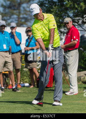 Stateline, Nevada, USA. 18. Juli 2014. Schauspieler ALAN THICKE spielt in Edgewood Tahoe am ersten Tag des Wettbewerbs auf der 25. jährlichen amerikanischen Jahrhundert Championship. Bildnachweis: Brian Cahn/ZUMA Draht/Alamy Live-Nachrichten Stockfoto