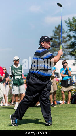 Stateline, Nevada, USA. 18. Juli 2014. Schauspieler BRIAN BAUMGARTNER spielt in Edgewood Tahoe am ersten Tag des Wettbewerbs auf der 25. jährlichen amerikanischen Jahrhundert Championship. Bildnachweis: Brian Cahn/ZUMA Draht/Alamy Live-Nachrichten Stockfoto