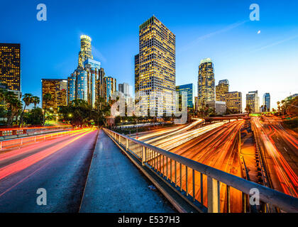 Los Angeles, Kalifornien, USA downtown Skyline bei Nacht. Stockfoto