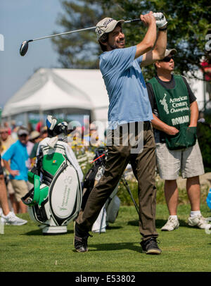 Stateline, Nevada, USA. 18. Juli 2014. Schauspieler RAY ROMANO spielt in Edgewood Tahoe am ersten Tag des Wettbewerbs auf der 25. jährlichen amerikanischen Jahrhundert Championship. Bildnachweis: Brian Cahn/ZUMA Draht/Alamy Live-Nachrichten Stockfoto