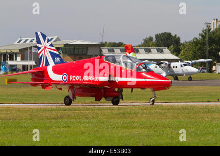 Farnborough, Großbritannien, 18. Juli 2014, A roter Pfeil Taxis vor dem Abheben auf der Farnborough Airshow 201 Kredit: Keith Larby/Alamy Live News Stockfoto