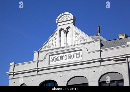 Der Giebel des Subiaco Hotel in Perth, Western Australia, ist ein herrliches Beispiel für feine koloniale Architektur der Stadt. Stockfoto