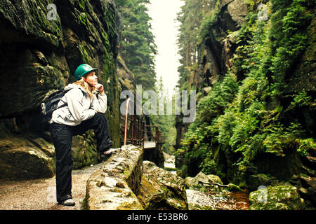 Junges Mädchen im canyon Stockfoto