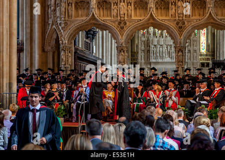 Student Daniel Rooney Annahme seiner Auszeichnung für einen First-Class-Abschluss In BWL-Studium an der University Of West England Stockfoto