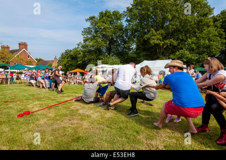 Tauziehen, Fairwarp Village Fete, Sussex, England Stockfoto