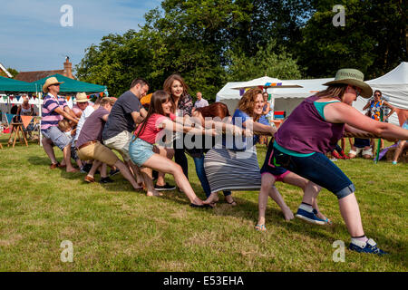 Tauziehen, Fairwarp Village Fete, Sussex, England Stockfoto