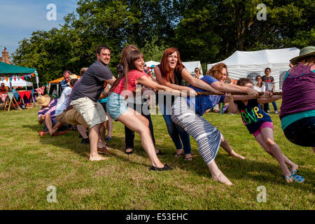 Tauziehen, Fairwarp Village Fete, Sussex, England Stockfoto