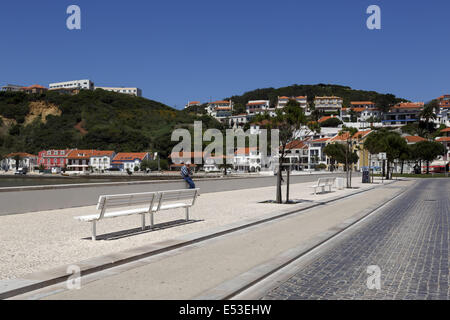 Promenade am Sao Martinho Porto Portugal Stockfoto