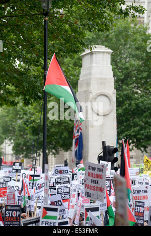 Gaza nationale Demonstration am 19.07.2014 in der Downing Street, London.  Die Demonstration versammelt in der Downing Street am Mittag vor dem Marsch an die israelische Botschaft zum protest gegen Israels Bombardierung von Gazza.   Bild von Julie Edwards Stockfoto