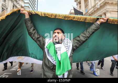 Gaza nationale Demonstration am 19.07.2014 in der Downing Street, London.  Die Demonstration versammelt in der Downing Street am Mittag vor dem Marsch an die israelische Botschaft zum protest gegen Israels Bombardierung von Gazza.   Bild von Julie Edwards Stockfoto