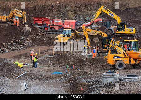 Erdbewegung, Geräte und Maschinen, die Vorbereitung des Bodens für den Bau neuer Häuser, Glasgow, Schottland, UK Stockfoto