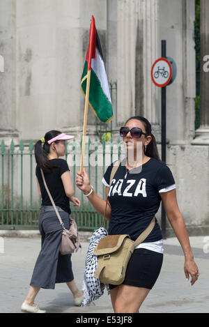 Gaza nationale Demonstration am 19.07.2014 in London.  Die Demonstration versammelt in der Downing Street am Mittag bevor marschieren an die israelische Botschaft zum protest gegen Israels Bombardierung von Gazza.The März Hyde Park Corner übergibt.   Bild von Julie Edwards Stockfoto