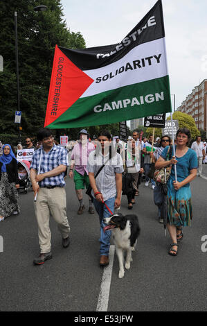 Gaza nationale Demonstration am 19.07.2014 in der Downing Street, London.  Die Demonstration versammelt in der Downing Street am Mittag vor dem Marsch an die israelische Botschaft zum protest gegen Israels Bombardierung von Gazza.   Bild von Julie Edwards Stockfoto