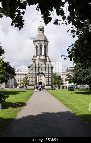 Die Campanile-Turm am Trinity College Dublin, Irland. entworfen von Sir Charles Lanyon, gebaut aus Granit. Stockfoto